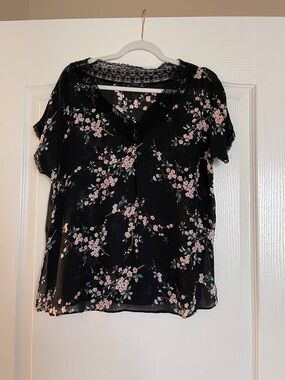 Zara Floral Lace-Trim Short Sleeve,Black with Pink , open slit on sides, Sz S